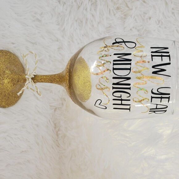 New Year's Wishes Midnight Kisses Gold Glittered Stemmed Wine Glass - Picture 10 of 10